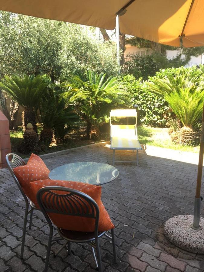 Paestum Rosae Bed and Breakfast Exteriör bild